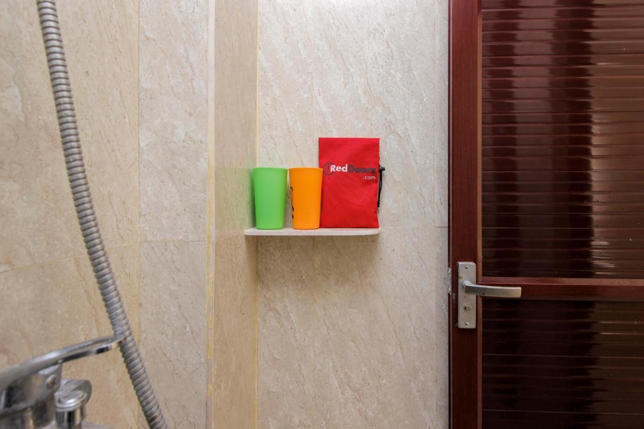 Reddoorz Near Jalan Jendral Sudirman Manado Hotell Eksteriør bilde