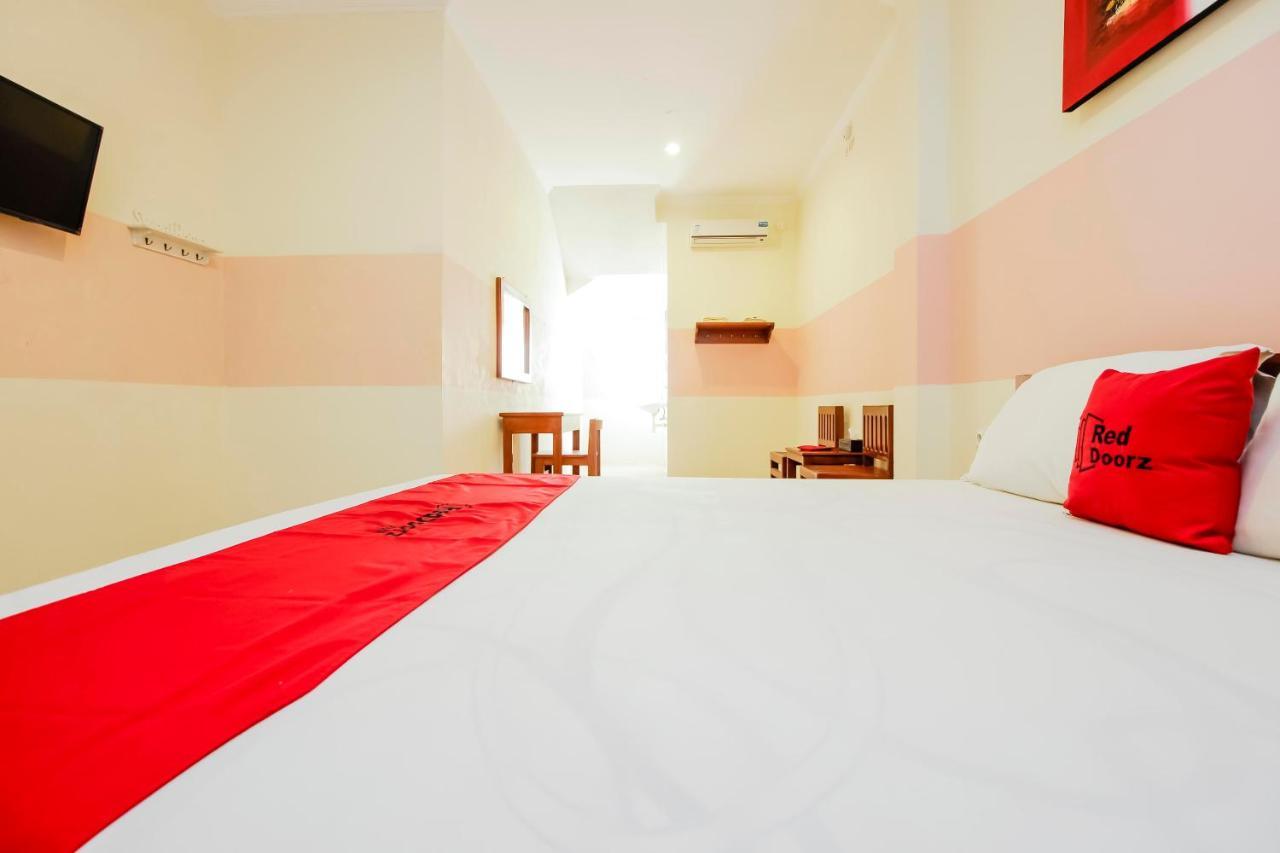 Reddoorz Near Jalan Jendral Sudirman Manado Hotell Eksteriør bilde