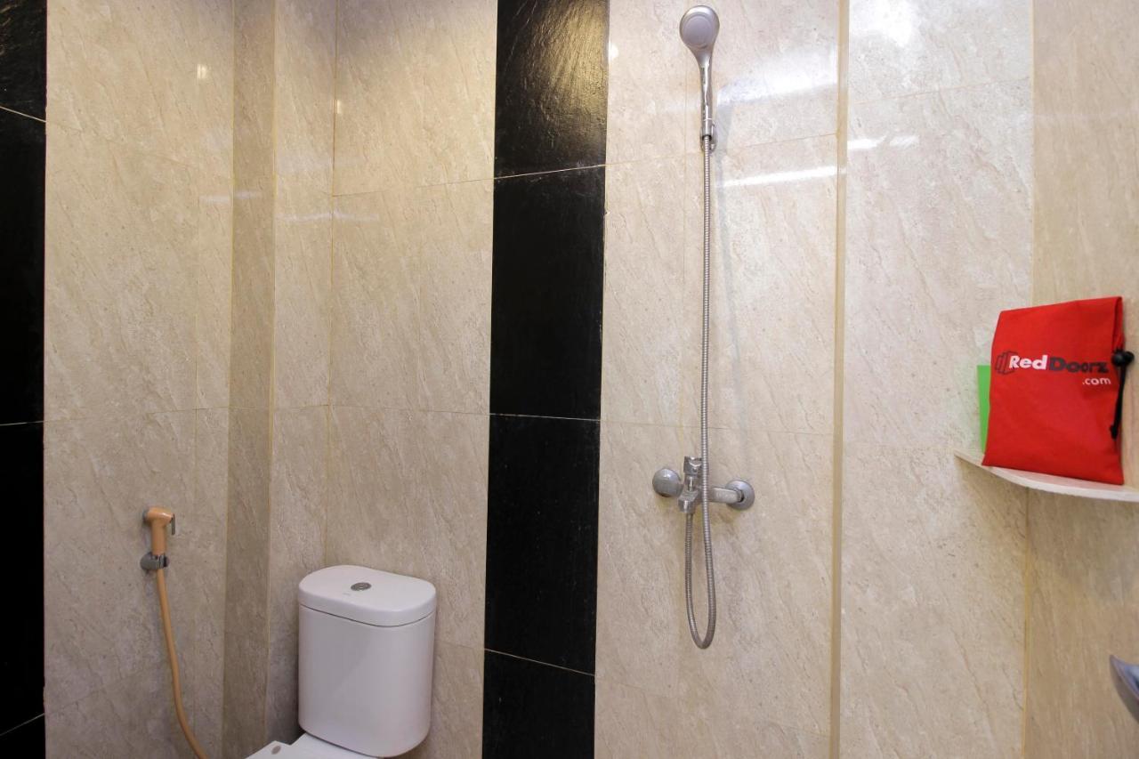 Reddoorz Near Jalan Jendral Sudirman Manado Hotell Eksteriør bilde