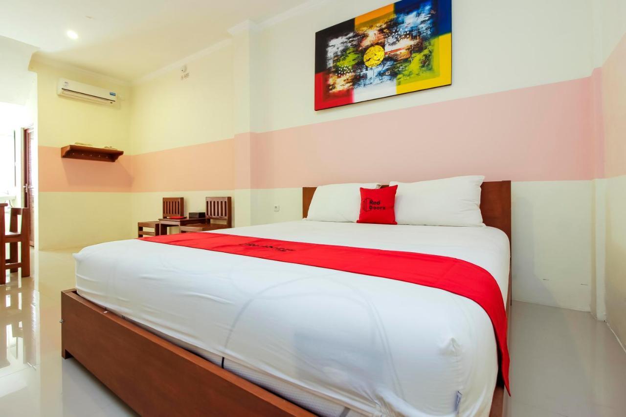 Reddoorz Near Jalan Jendral Sudirman Manado Hotell Eksteriør bilde