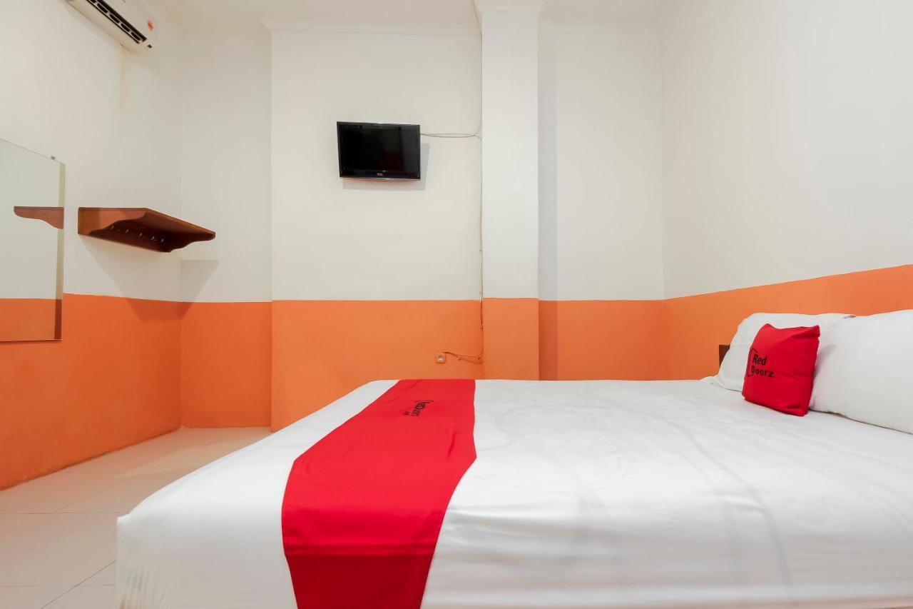 Reddoorz Near Jalan Jendral Sudirman Manado Hotell Eksteriør bilde