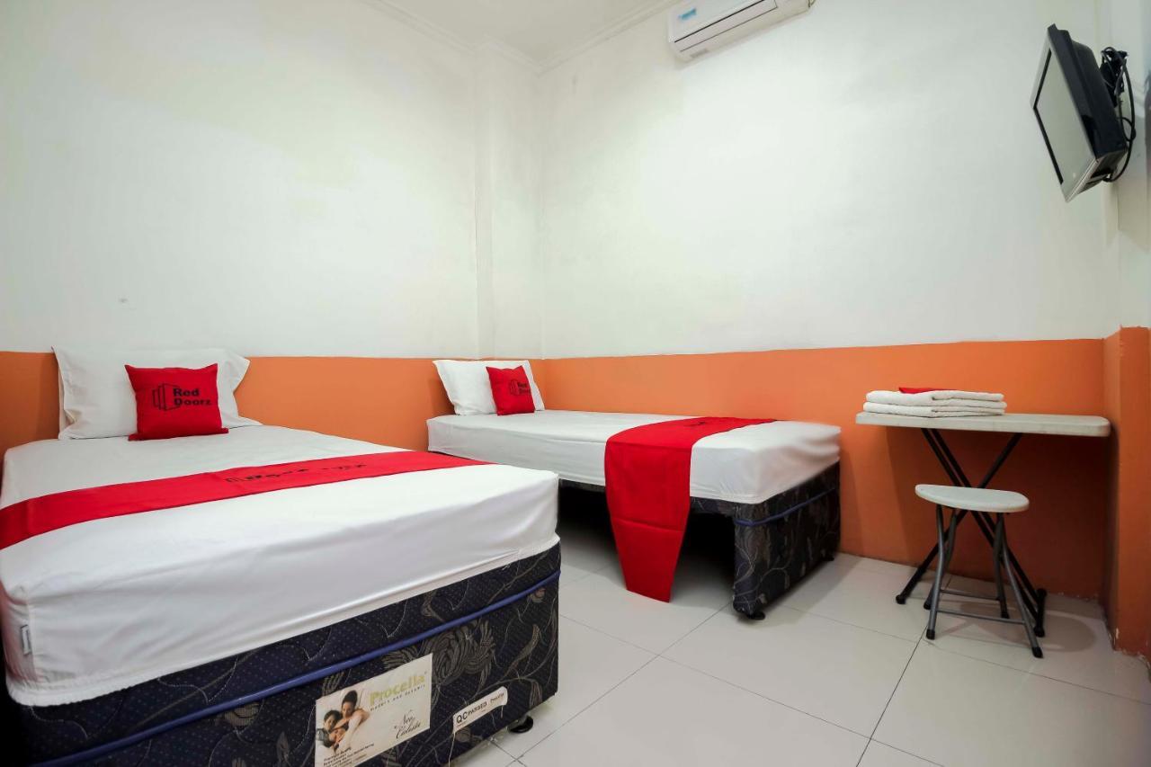 Reddoorz Near Jalan Jendral Sudirman Manado Hotell Eksteriør bilde