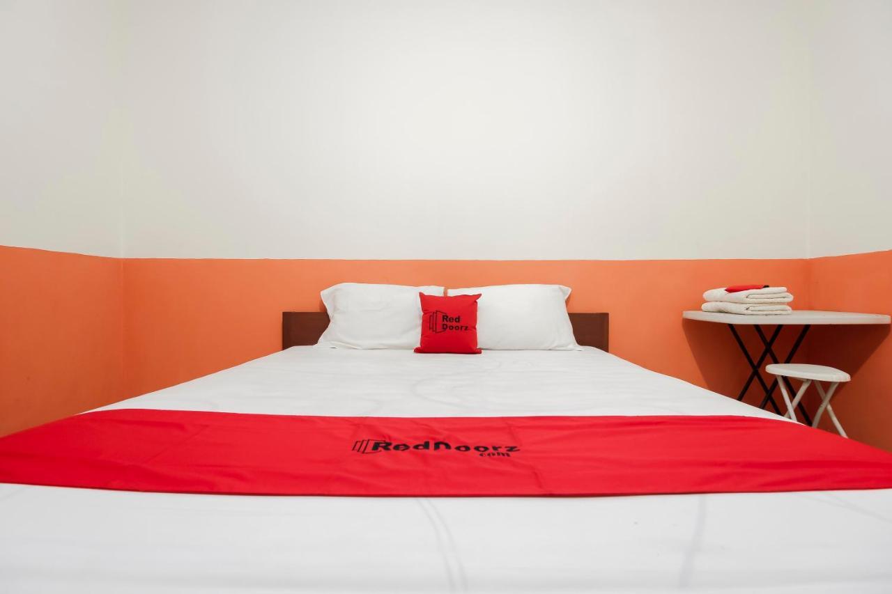 Reddoorz Near Jalan Jendral Sudirman Manado Hotell Eksteriør bilde