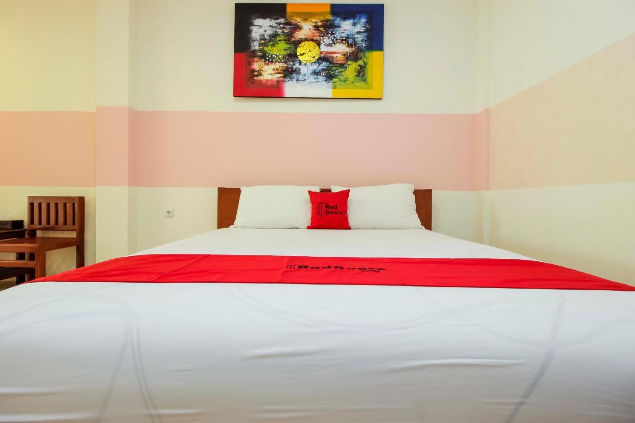 Reddoorz Near Jalan Jendral Sudirman Manado Hotell Eksteriør bilde
