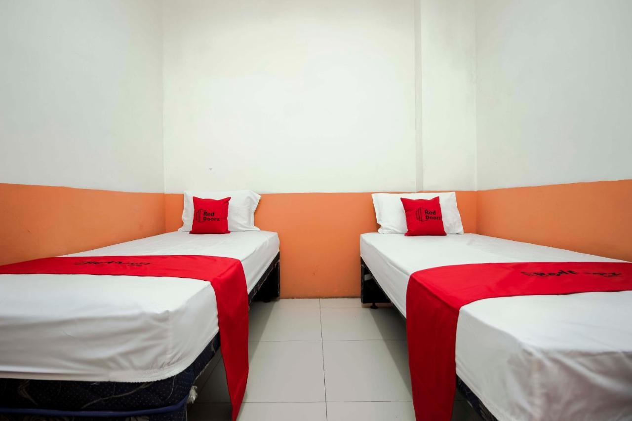 Reddoorz Near Jalan Jendral Sudirman Manado Hotell Eksteriør bilde
